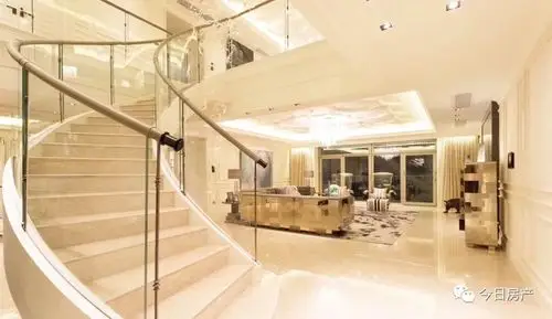 汤臣一品顶楼复式,拥抱万国建筑群