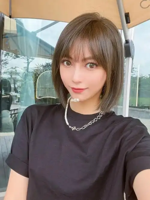 适合夏天的短发发色冷棕色08