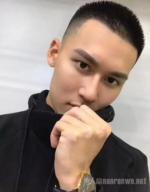 4寸头造型好感度职场发型推荐,这4款发型赢得面试官第一个好印象,你