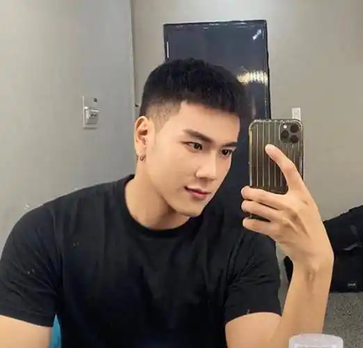 原创别再说寸头是精神小伙发型了男生剪这3种短发帅气又潮流