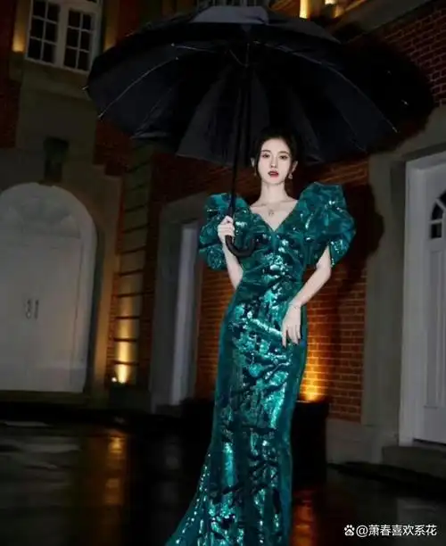 看了倪妮的撑伞神图,我终于理解女明星们为什么都去"模仿"了!