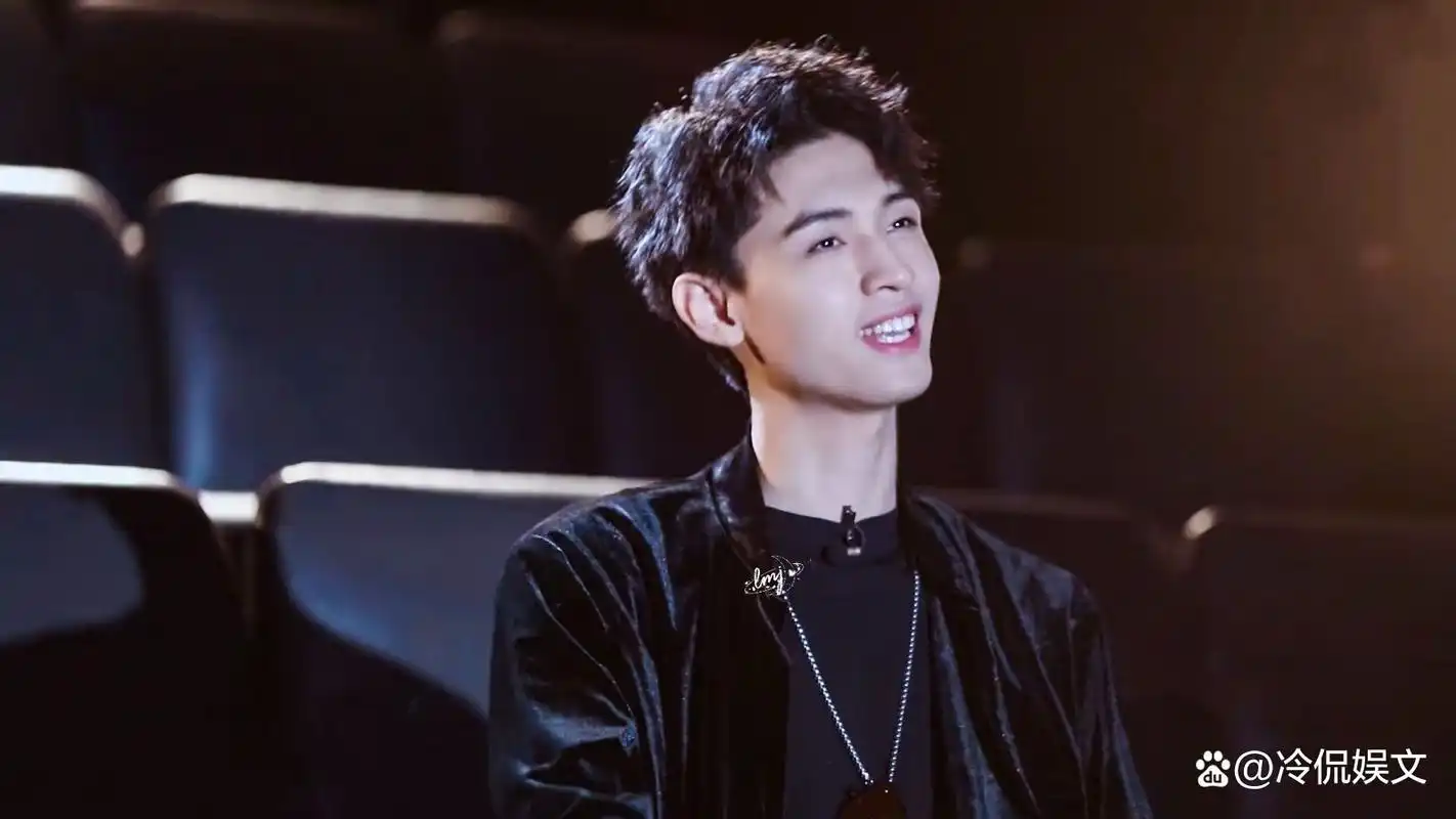 德云社的颜值担当,网络上的老秦,秦霄贤为什么不叫郭德纲师傅?