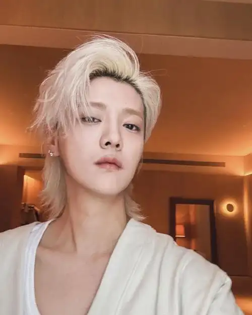 鹿晗超话240517 ins更新!  天呐一口气5张新图!不敢想!