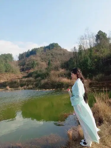 人间三千事,淡然一笑间.