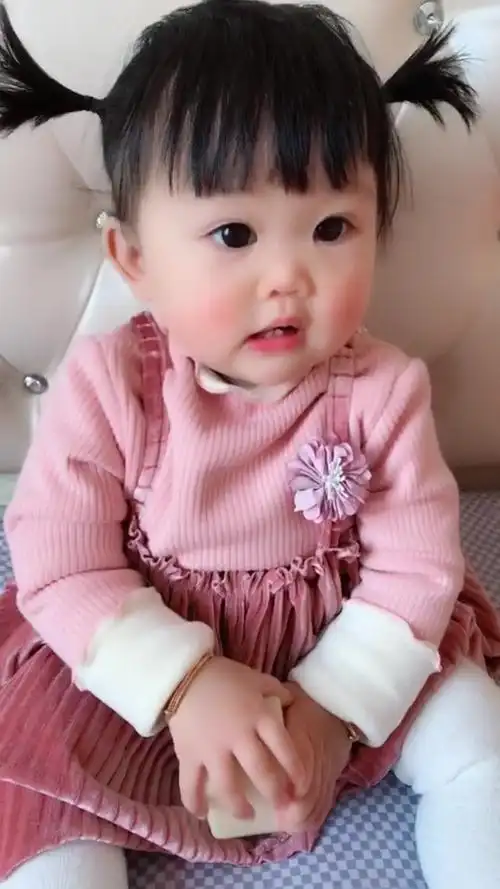 双马尾的小女孩