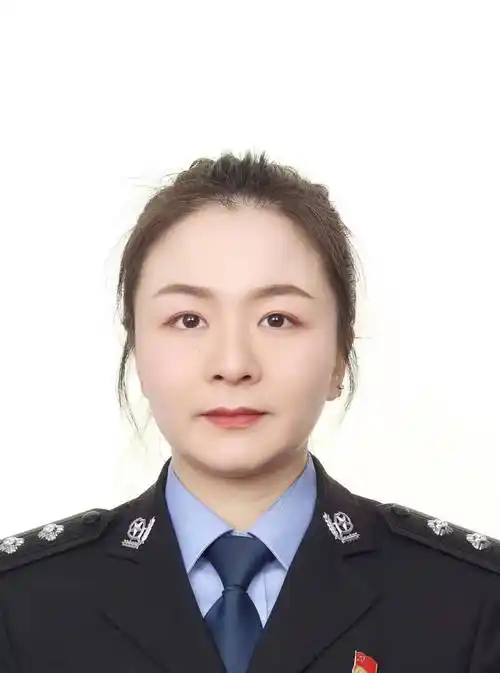 社旗公安王冕铿锵玫瑰绽放出入境