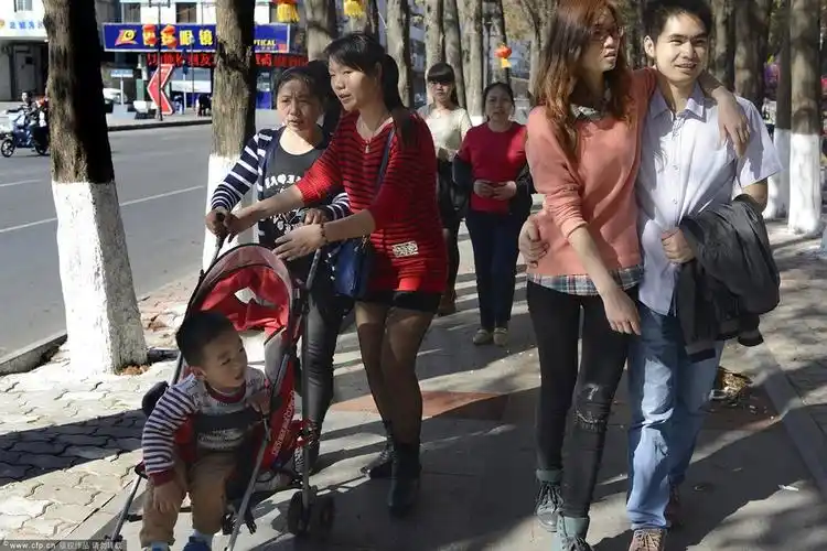 人文百科捕捉东莞外来务工青年群像