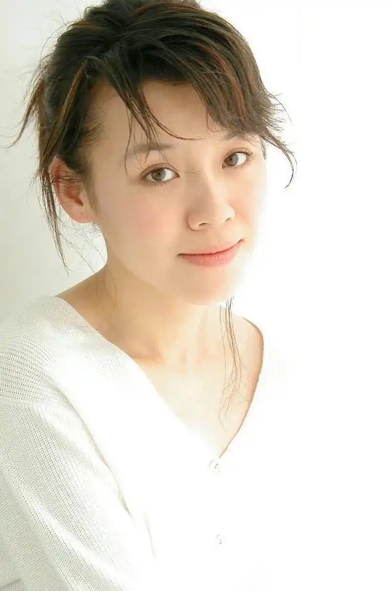 德华年轻的时候太美了.刘琳.