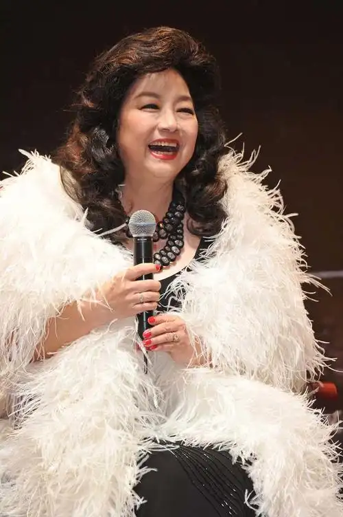 徐小凤(香港殿堂级歌唱家)_尚可名片