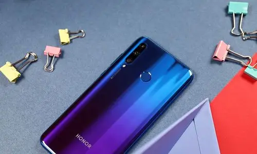 前置3200万像素 炫光渐变机身 荣耀20i图赏