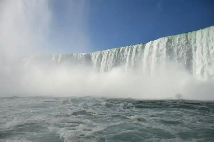 美加游之十——尼亚拉加大瀑布一多伦多一曾同学之家.