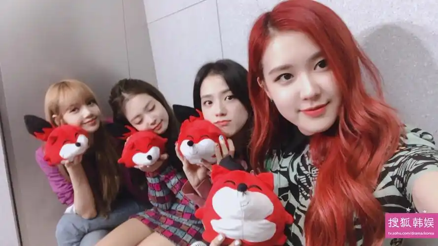 专访blackpinkjisoo学习自拍互评素颜最美成员