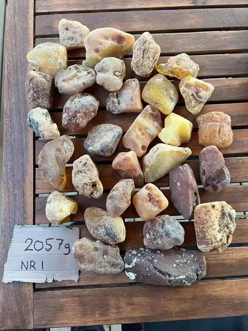 琥珀原石(丹麦海漂)    规格:50～100#珠宝原石 # - 抖音