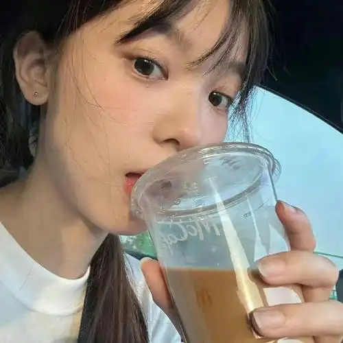 简约壁纸##微信状态背景图##朋友圈自拍文案##日常文案##女生头像