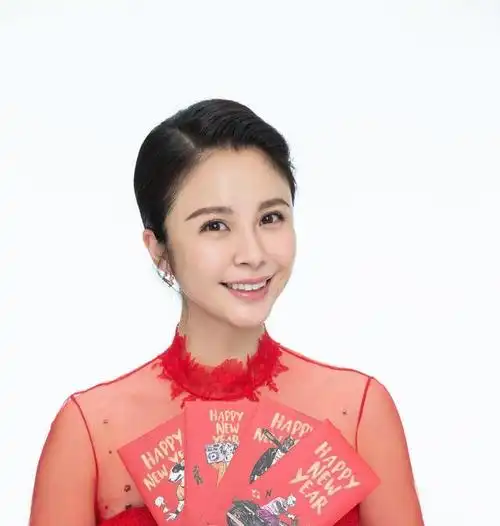 39岁的杨若兮生了孩子之后身材恢复迅速,身材恢复迅速