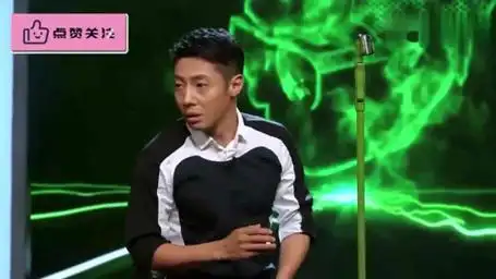 撒贝宁首次说脱口秀,不料一上台就弄坏话筒