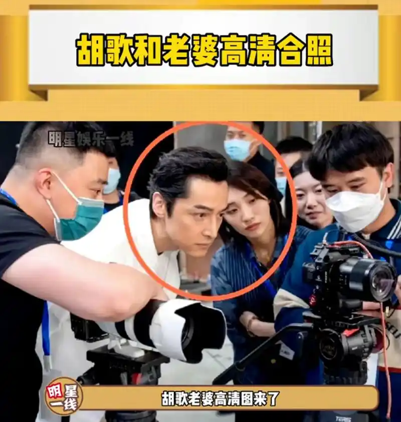 胡歌 和老婆黄曦宁的高清合照,能看出11岁的年龄差了,看起来很是有