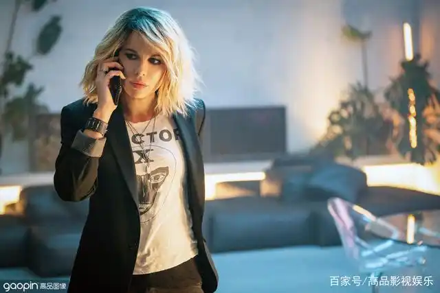 《警醒》被称为女版《怒火攻心》,贝金赛尔饰演的女主角琳迪身材凹凸