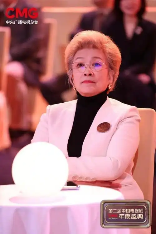 宋春丽获年度实力女演员新剧烟火人家再演国民姥姥