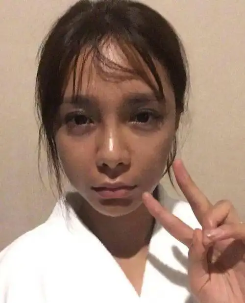 明星素颜长这样,差距太大了,好似普通人