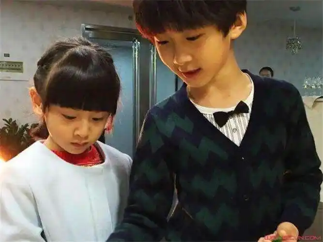 田雨橙和张悦轩接吻 两小无猜的孩子