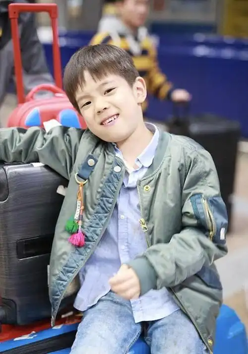 曝张亮儿子天天现照阳光帅气爸爸去哪儿其他孩子怎么样了