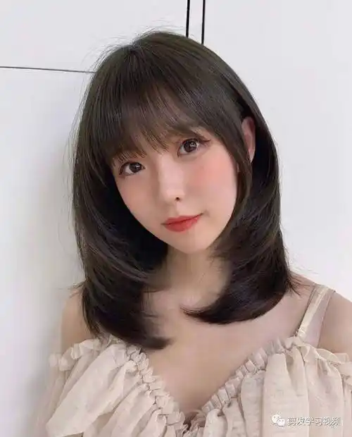 高街女孩高层次锁骨发