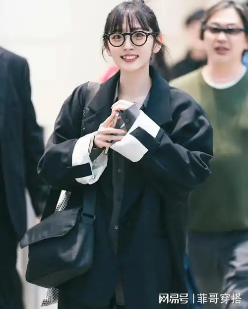 铃木爱理最新日系穿搭街拍又纯又欲的日本女明星风格