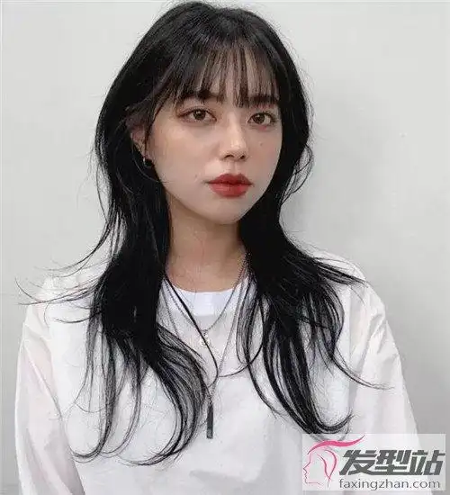 头发不烫不染也很美 时髦人都剪"层次感"发型