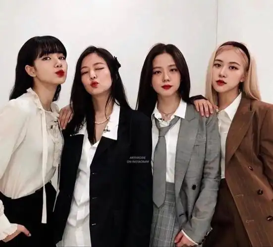 blackpink大火,新专辑热卖,名气一直飙升,成员相处也太融洽了