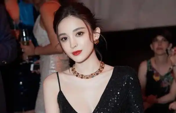 娜扎的"格格巫鼻",张天爱的直角肩,娱圈的"病态审美"太可怕