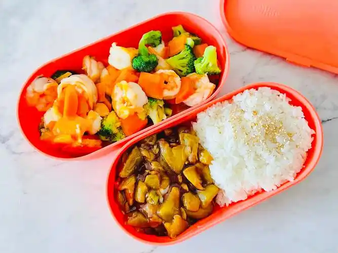 晒晒我的办公室午餐荤素搭配的健康便当2个菜好吃下饭还省事