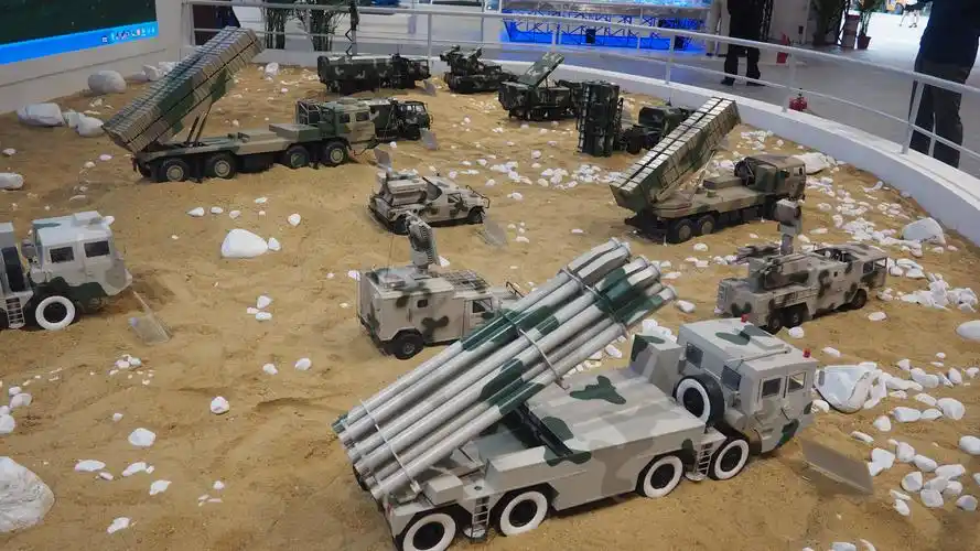 在电影和电视剧上我们经常可以看见,指挥作战人员在军事沙盘模型上面