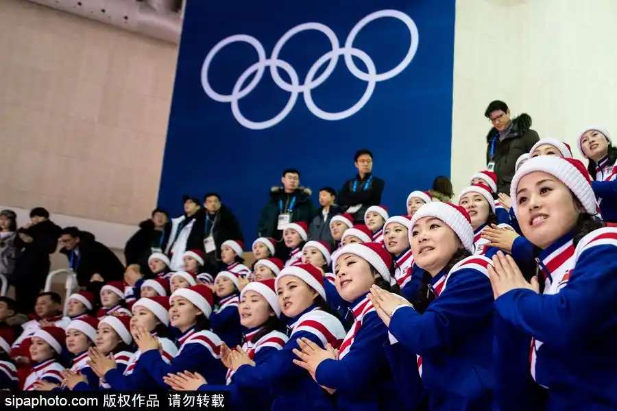 2018平昌冬奥会冰球女子小组赛朝鲜拉拉队长笑容甜美