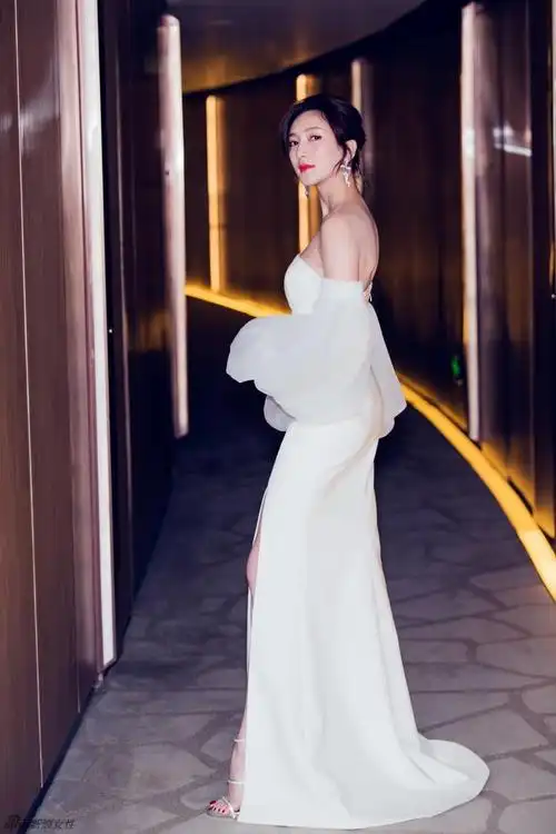 江疏影美肩美背丸子头