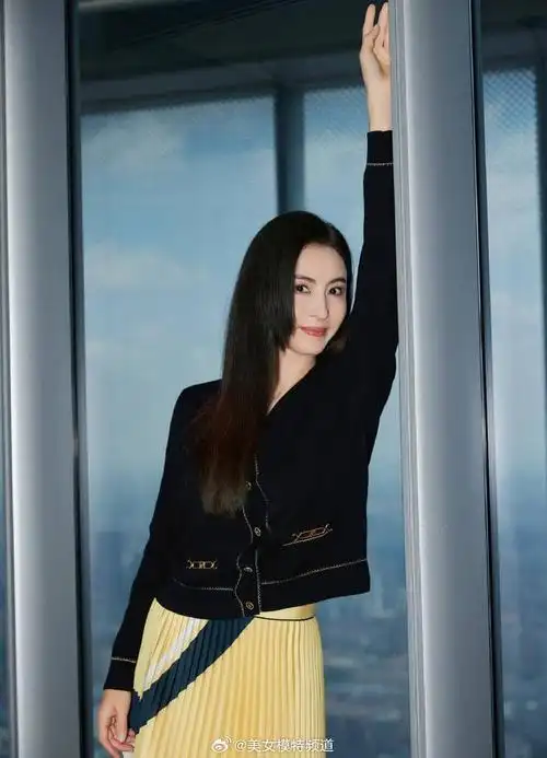 张柏芝黑色经典摩登写真一头黑直长发成熟有韵味