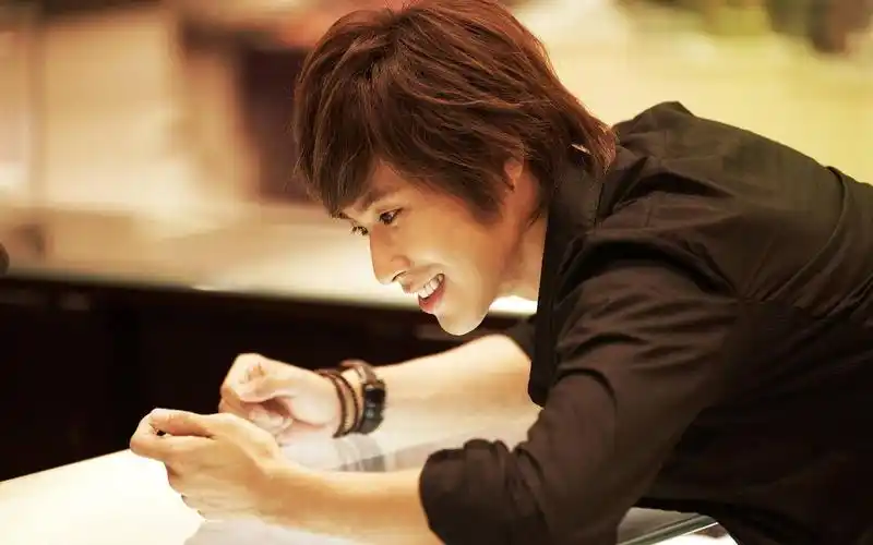 日韩男明星东方神起郑允浩高清壁纸