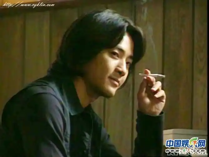 图揭众烟鬼男星吸烟销魂瞬间吞云吐雾痞劲十足组图