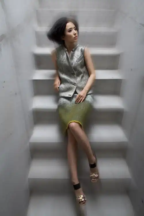 颜丹晨杂志大片 尝试另类的感觉