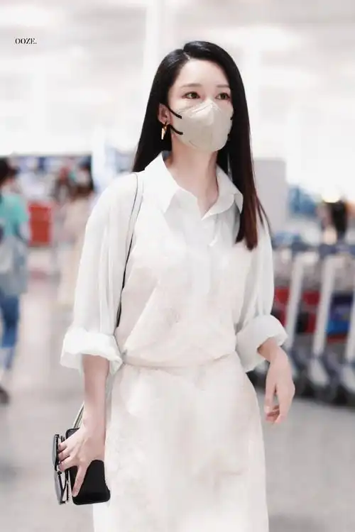 李沁出发巴黎高定时装周##李沁巴黎高定时装周机场出发图