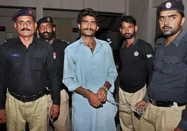 哥哥瓦西姆(waseem baloch)在家中勒死了26岁的妹妹