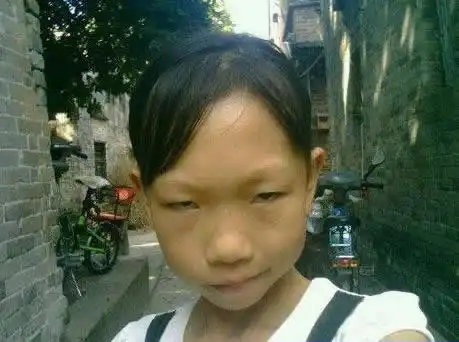 长的丑不是你的错,但出来吓人就是你的不对了丑女翻白眼