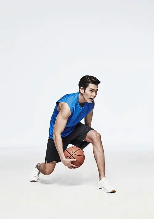 金宇彬抗癌初见成效暴瘦一圈 昔日帅气有型硬照深扒【组图】--韩国