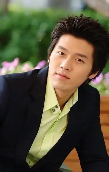 p>玄彬(hyun bin),本名"金泰坪",1982年9月25日出生于韩国首尔特别市