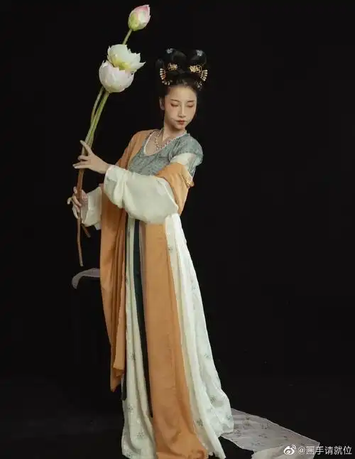 绘画参考#古风人物动作绘制参考(图源网络)#画画##绘画##设计美学