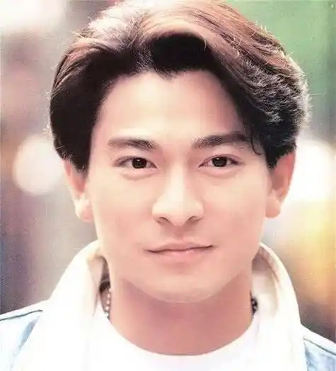 20岁的周润发,20岁的刘德华,20岁的成龙,谁才是你心中的男神?