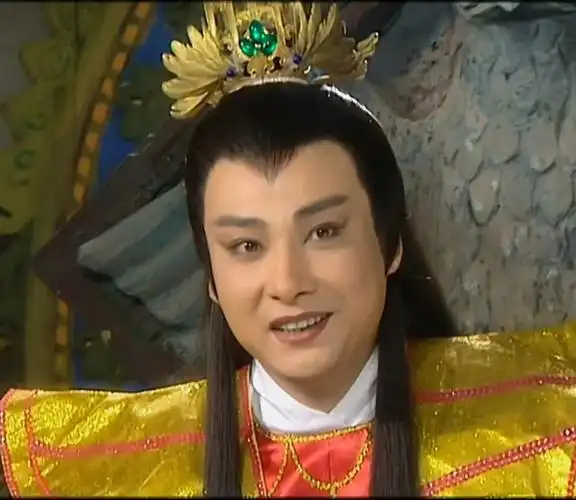 西游记续集中的金翅大鹏给众多观众留下了深刻印象,论武艺,打败孙悟空