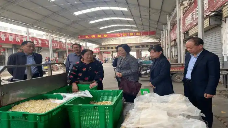 分三组到鹤源饭店,淇县朝歌农贸市场,淇县兴隆塑料包装有限公司,桃花