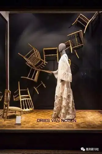 女装橱窗陈列图片大全