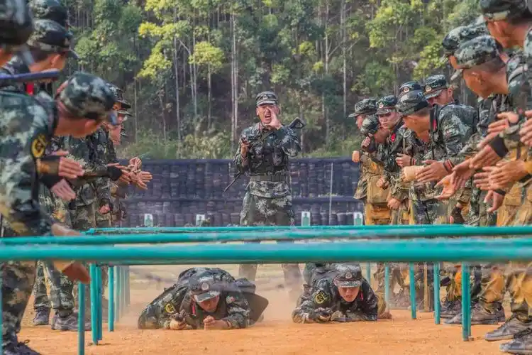 广西崇左:武警新兵训练磨砺血性虎气